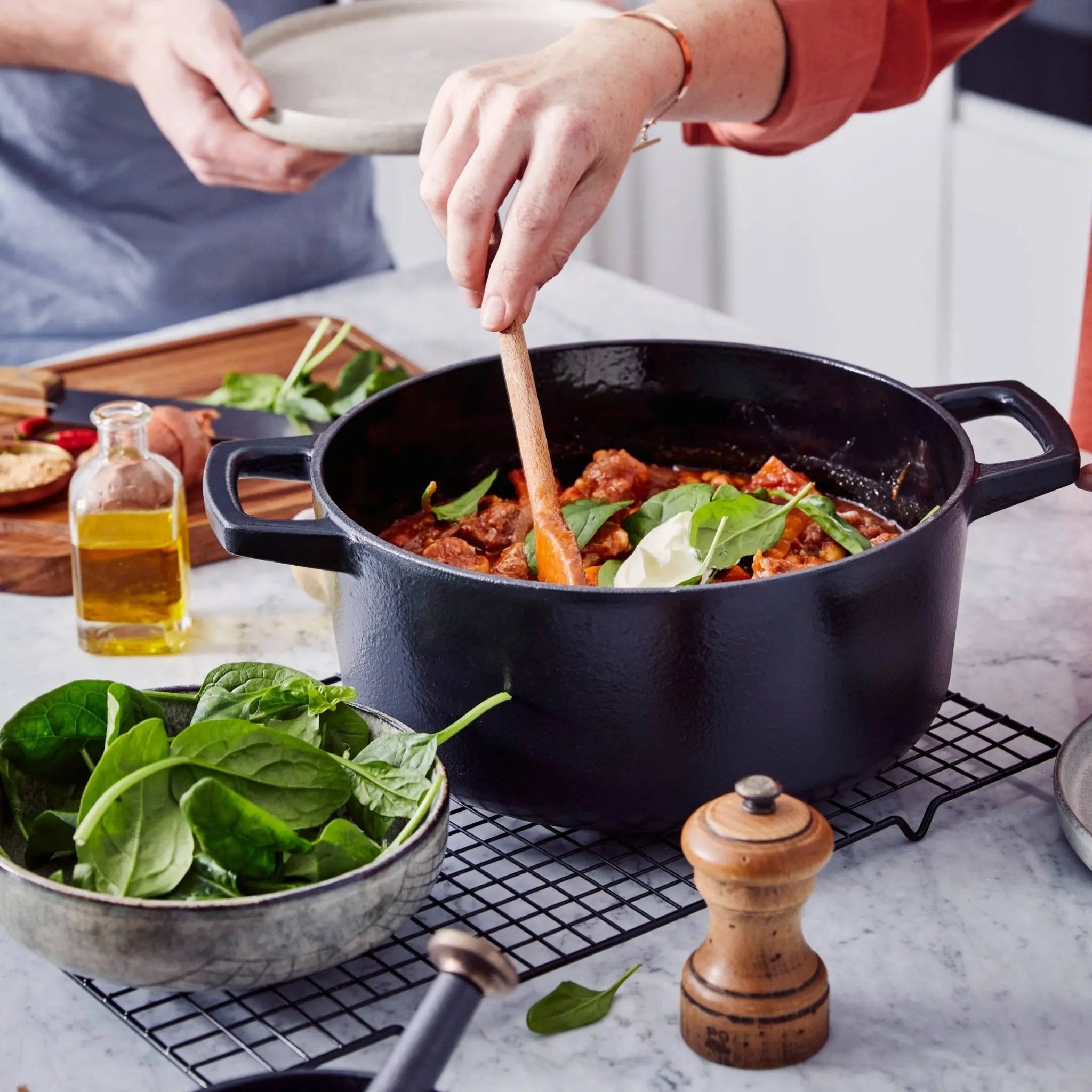 Round Dutch Oven — 5 QT.